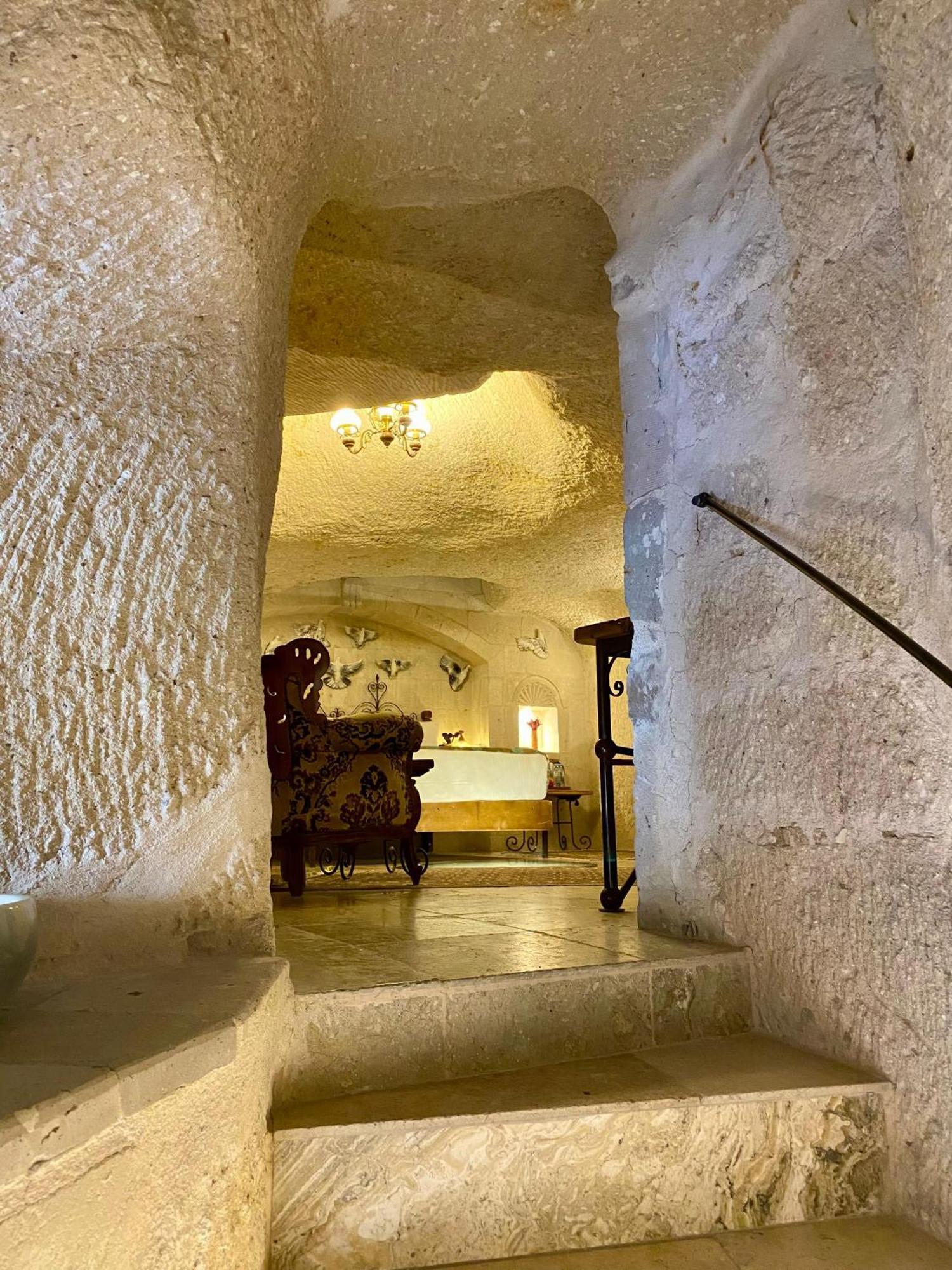 Aren Cave And Art Gallery