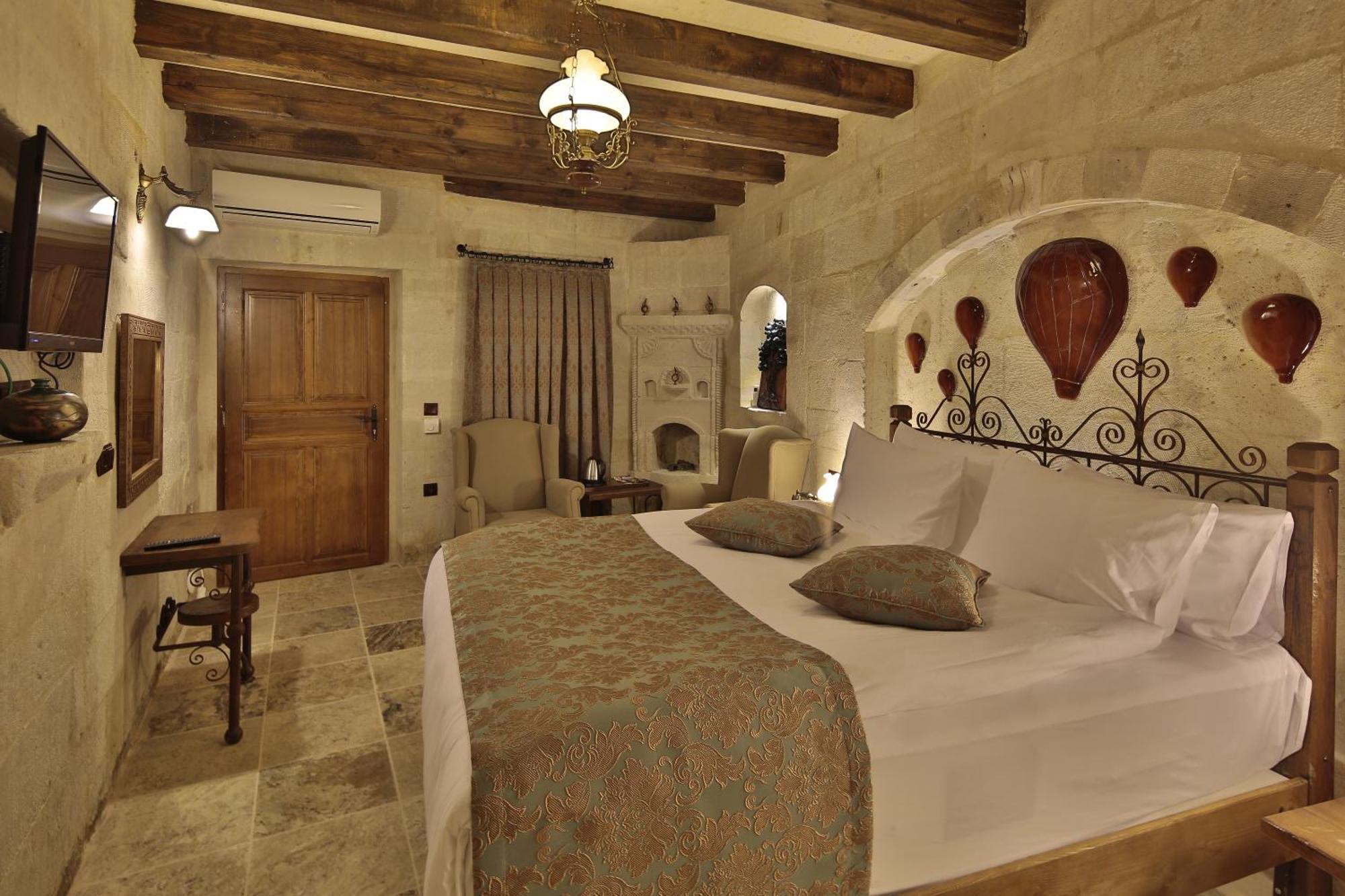 Hotel Aren Cave And Art Gallery