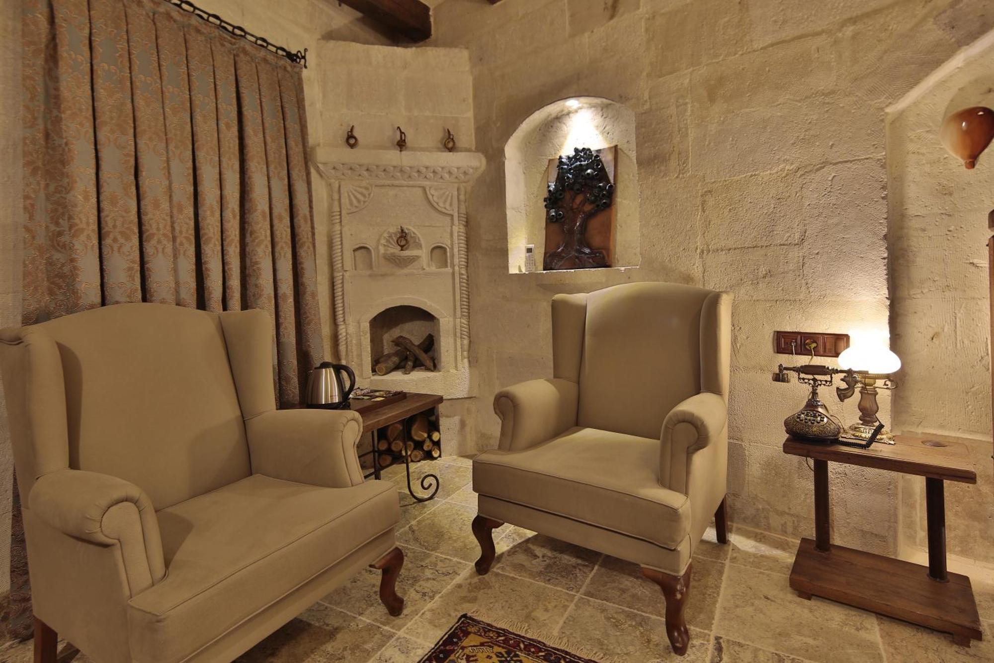 Aren Cave And Art Gallery Hotel 2*