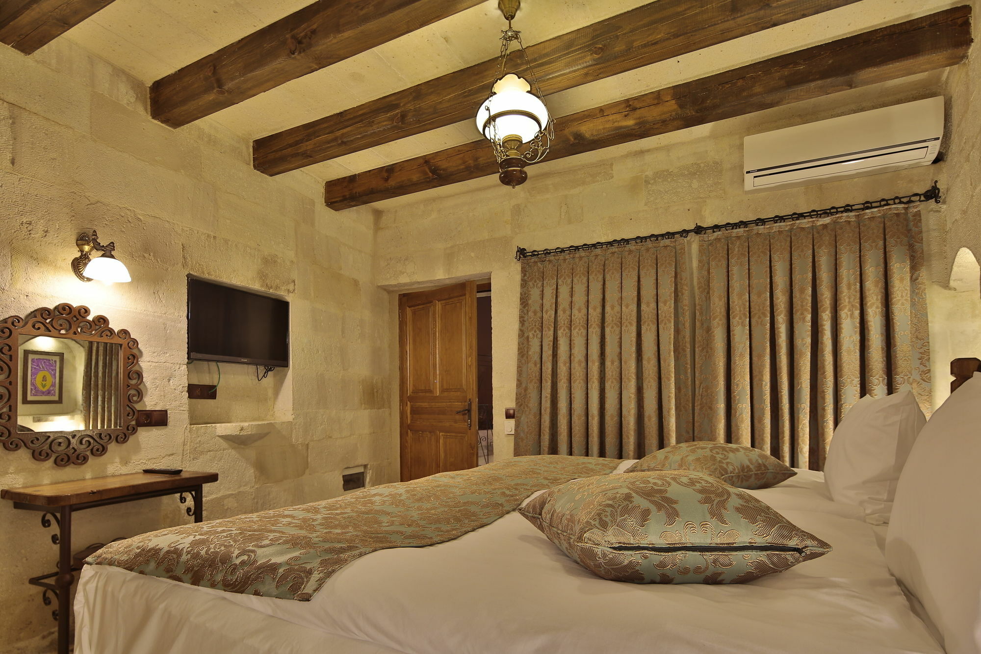 Aren Cave And Art Gallery Hotel 2*